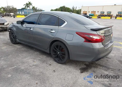 2018 Nissan Altima 2.5 Sr z USA, uszkodzony, nr VIN 1N4AL3AP5JC182311